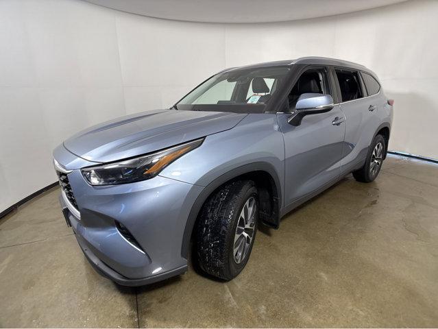 used 2022 Toyota Highlander car, priced at $34,588