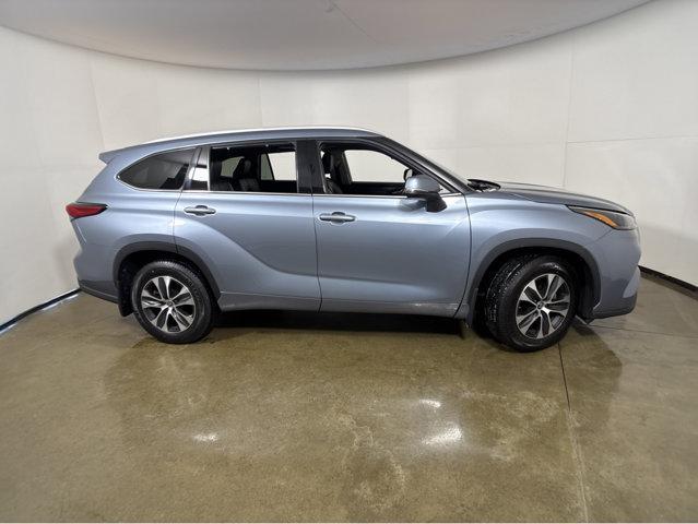 used 2022 Toyota Highlander car, priced at $34,588