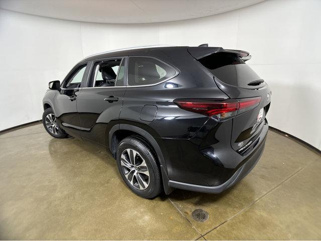 used 2024 Toyota Highlander car, priced at $40,977