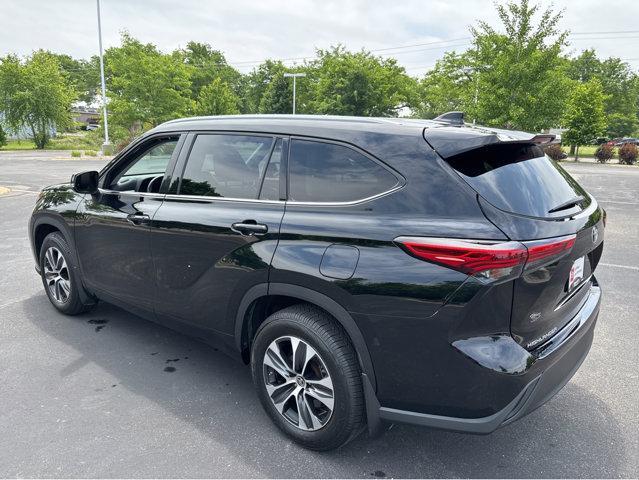 used 2022 Toyota Highlander car, priced at $38,594