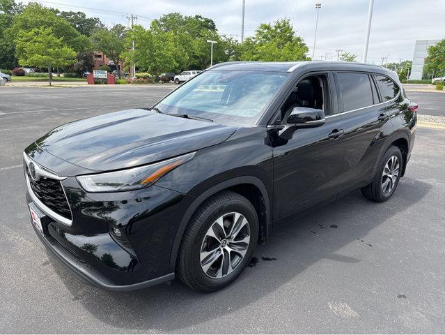 used 2022 Toyota Highlander car, priced at $38,594