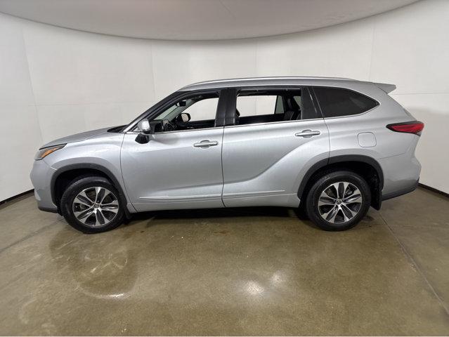 used 2021 Toyota Highlander car, priced at $34,997