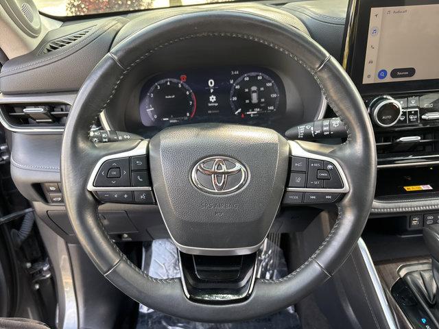 used 2023 Toyota Highlander car, priced at $40,979