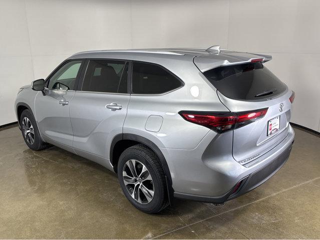 used 2023 Toyota Highlander car, priced at $42,997