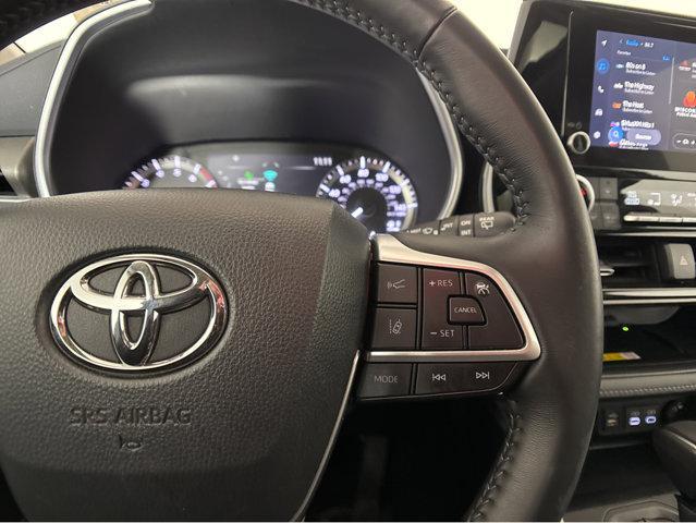 used 2024 Toyota Highlander car, priced at $39,989