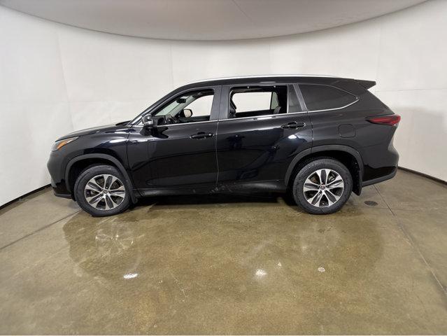 used 2024 Toyota Highlander car, priced at $39,989