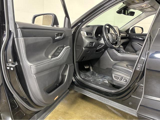 used 2021 Toyota Highlander car, priced at $35,998