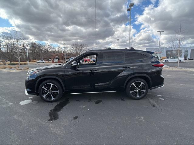 used 2022 Toyota Highlander car, priced at $37,997