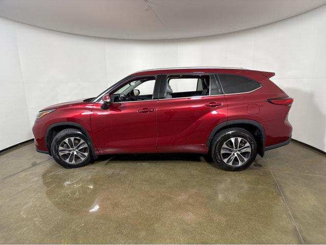 used 2021 Toyota Highlander car, priced at $32,980