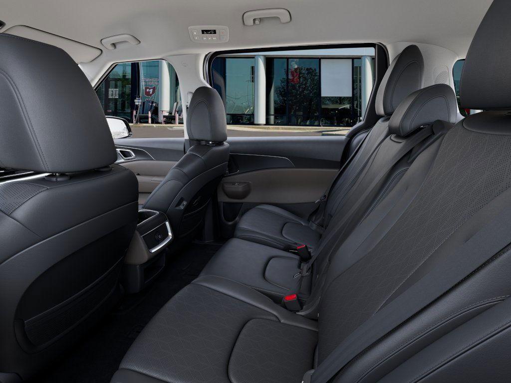 new 2025 Kia Carnival car, priced at $39,895