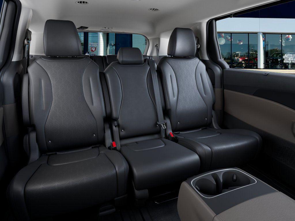new 2026 Kia Carnival Hybrid car, priced at $43,625