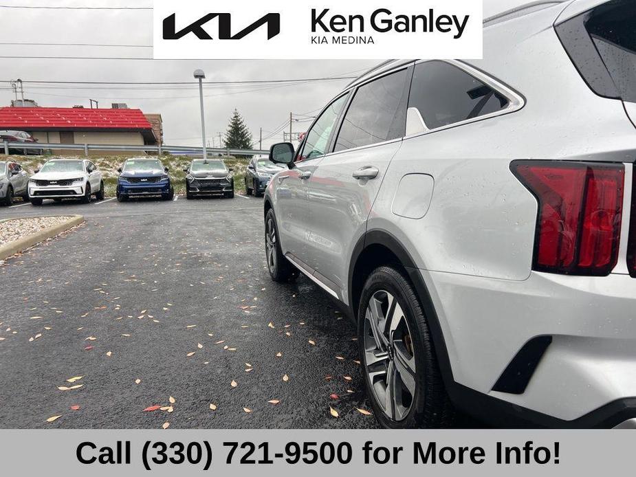 used 2022 Kia Sorento Plug-In Hybrid car, priced at $29,841