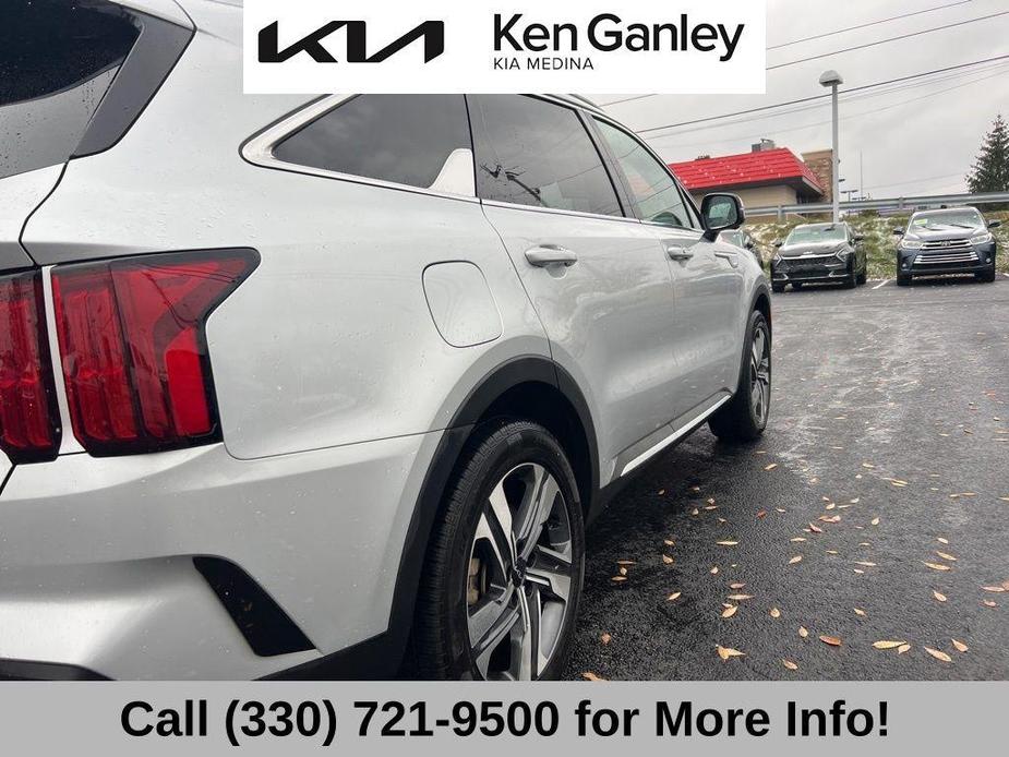 used 2022 Kia Sorento Plug-In Hybrid car, priced at $29,841