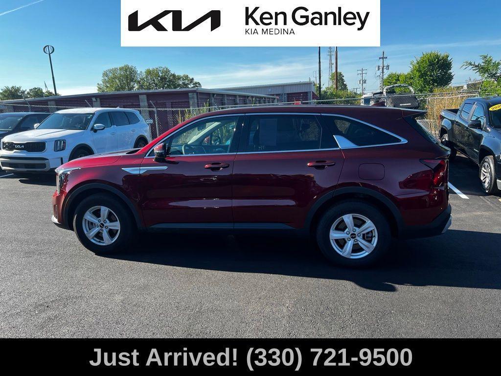used 2025 Kia Sorento car, priced at $28,871