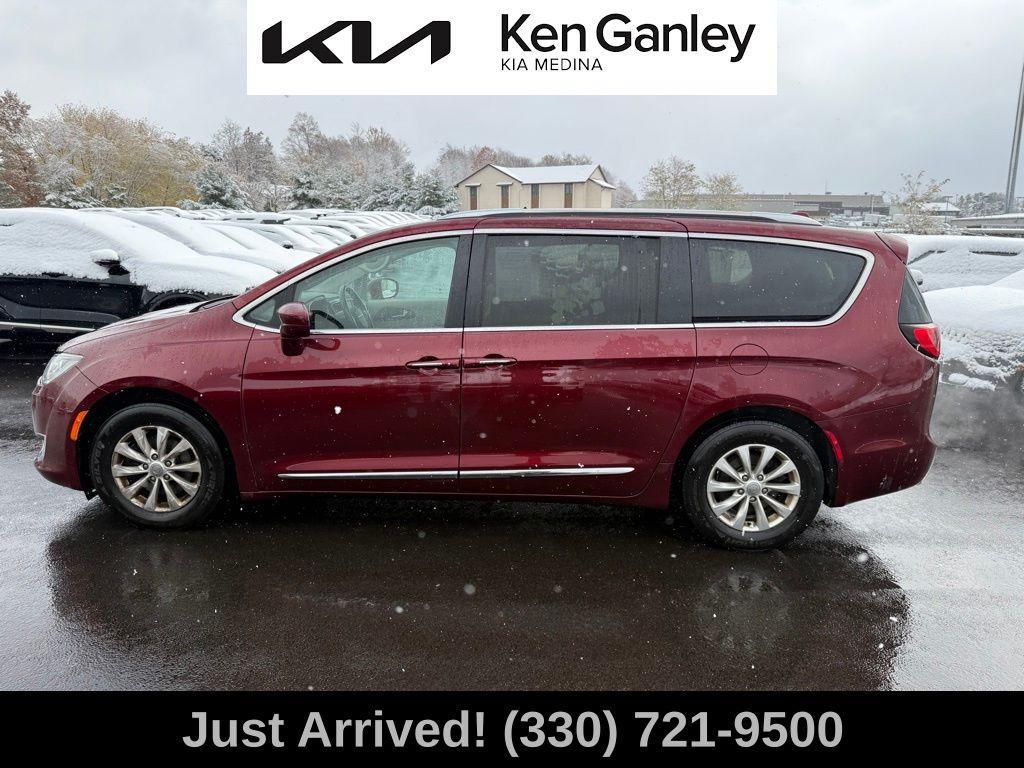 used 2019 Chrysler Pacifica car, priced at $12,624