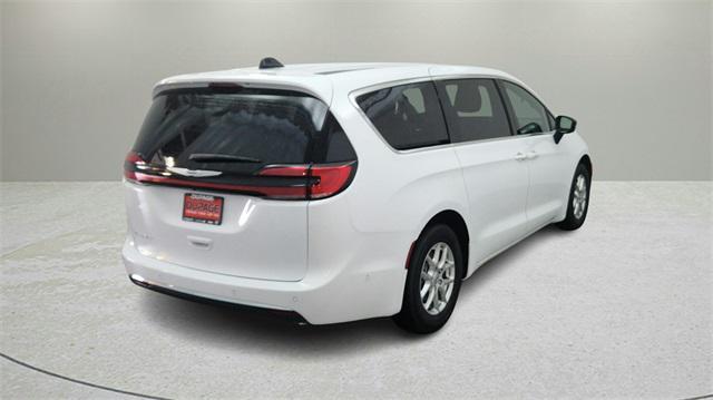 new 2025 Chrysler Pacifica car, priced at $44,925