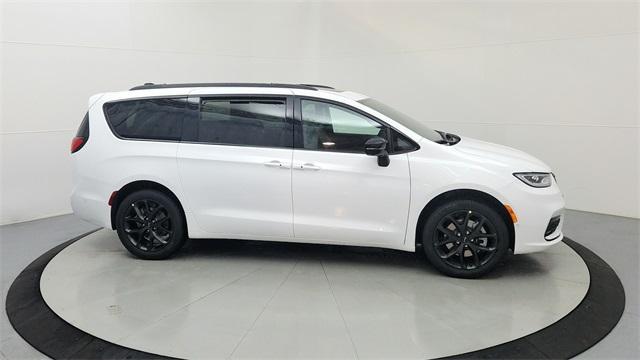 new 2024 Chrysler Pacifica car, priced at $52,210