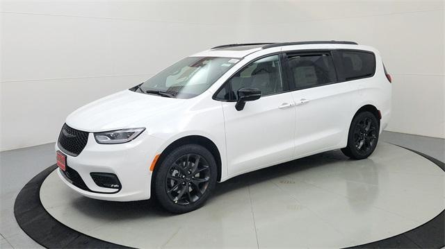 new 2024 Chrysler Pacifica car, priced at $52,210