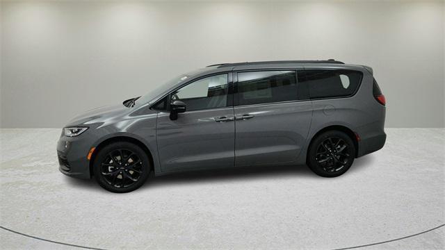 new 2025 Chrysler Pacifica car, priced at $46,675