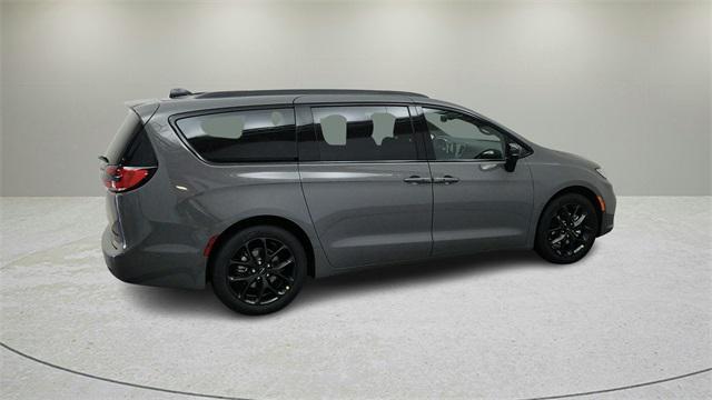 new 2025 Chrysler Pacifica car, priced at $46,675