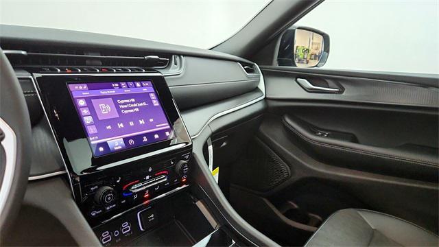 new 2025 Jeep Grand Cherokee car, priced at $40,452