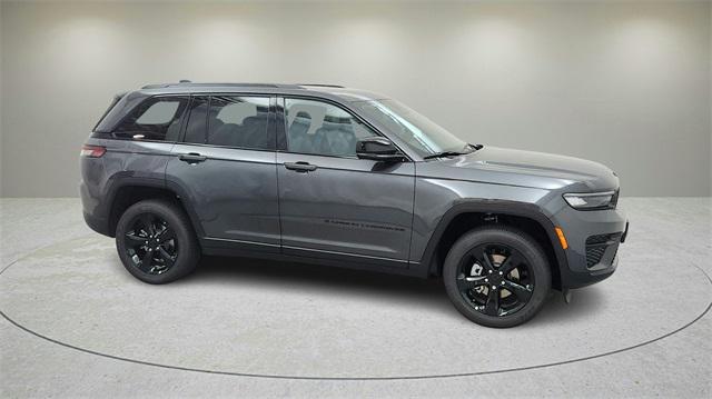 new 2025 Jeep Grand Cherokee car, priced at $40,452