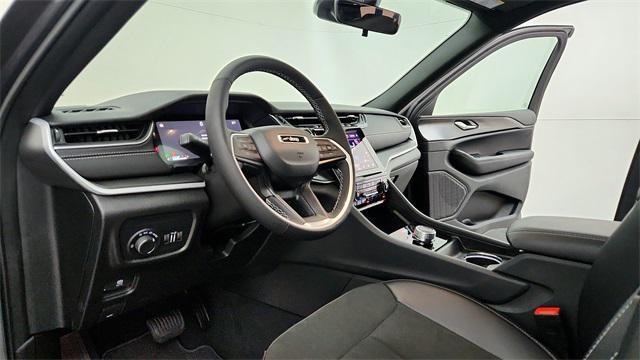 new 2025 Jeep Grand Cherokee car, priced at $40,452