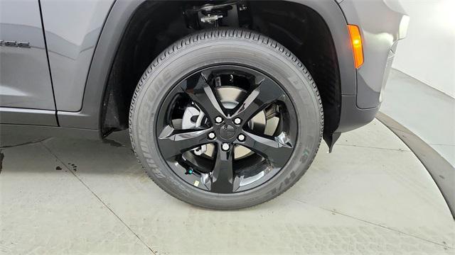 new 2025 Jeep Grand Cherokee car, priced at $40,452