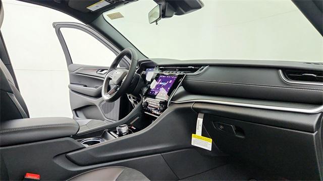 new 2025 Jeep Grand Cherokee car, priced at $40,452