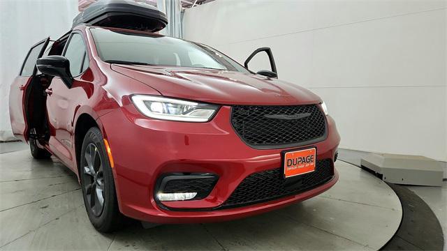 new 2025 Chrysler Pacifica car, priced at $40,860