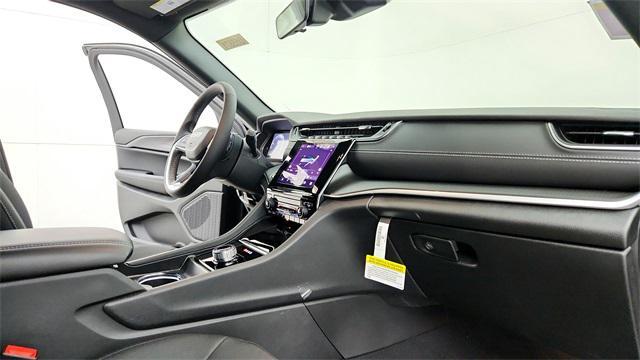 new 2025 Jeep Grand Cherokee car, priced at $35,945