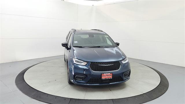 new 2025 Chrysler Pacifica Hybrid car
