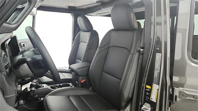 new 2025 Jeep Gladiator car, priced at $42,339