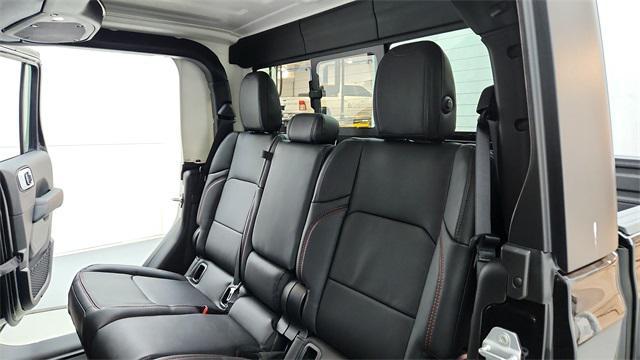 new 2025 Jeep Gladiator car, priced at $50,052