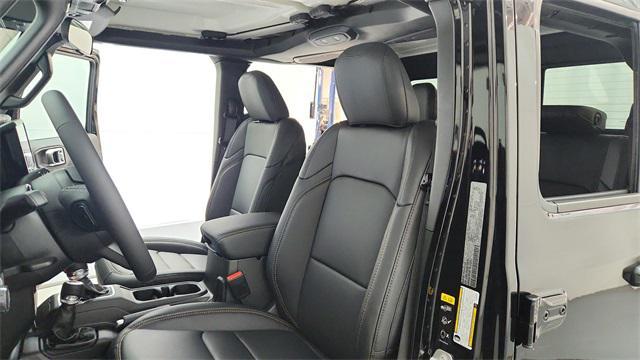 new 2025 Jeep Gladiator car, priced at $43,193