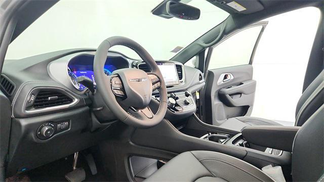 new 2025 Chrysler Pacifica car, priced at $45,002