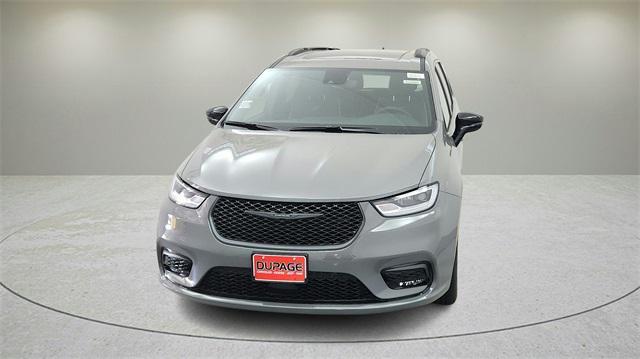 new 2025 Chrysler Pacifica car, priced at $45,002