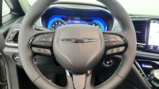 new 2025 Chrysler Pacifica car, priced at $45,002