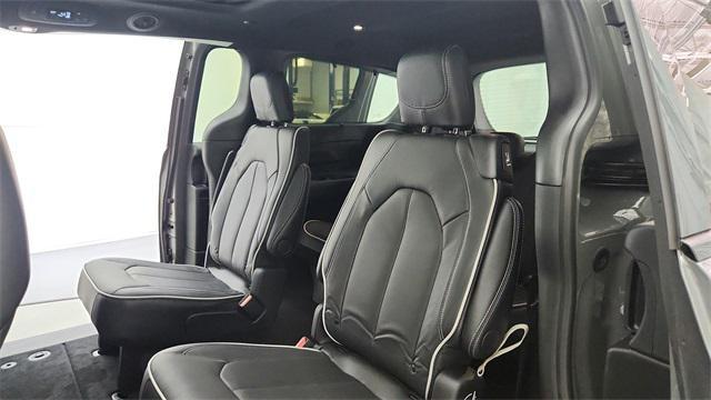 new 2025 Chrysler Pacifica car, priced at $45,002