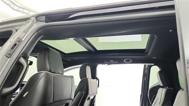 new 2025 Chrysler Pacifica car, priced at $45,002