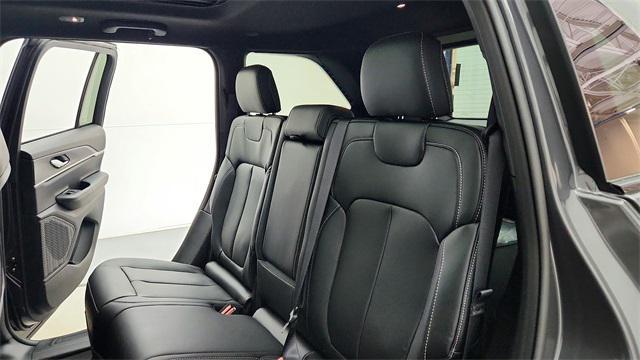 new 2025 Jeep Grand Cherokee car, priced at $49,871