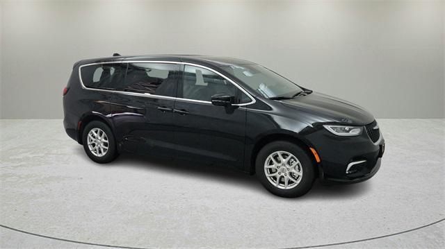 new 2025 Chrysler Pacifica car, priced at $44,925