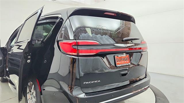 new 2025 Chrysler Pacifica car, priced at $44,925