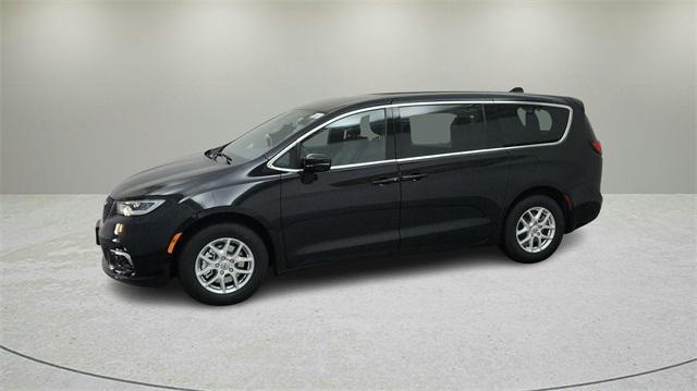 new 2025 Chrysler Pacifica car, priced at $44,925