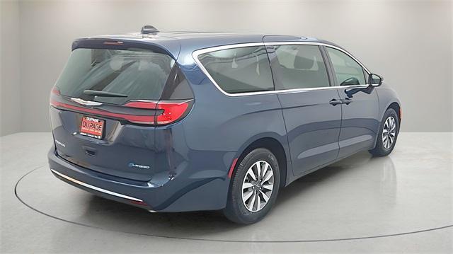 new 2025 Chrysler Pacifica Hybrid car, priced at $43,476