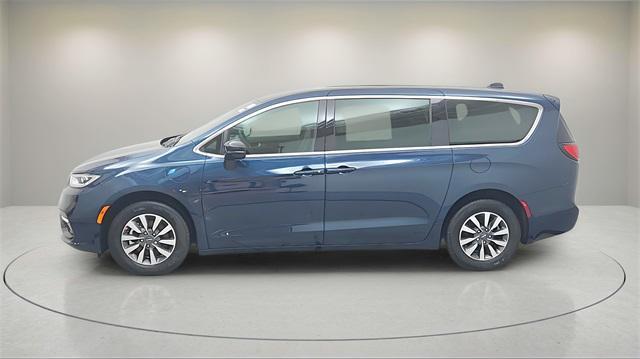 new 2025 Chrysler Pacifica Hybrid car, priced at $43,476