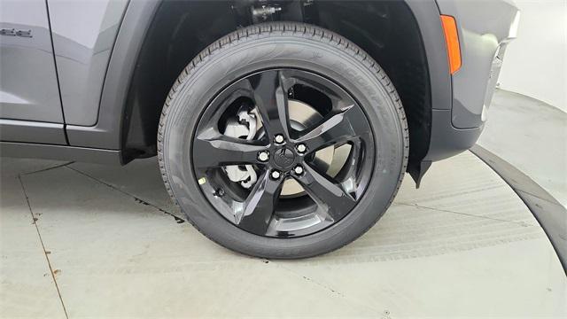 new 2025 Jeep Grand Cherokee car, priced at $45,207