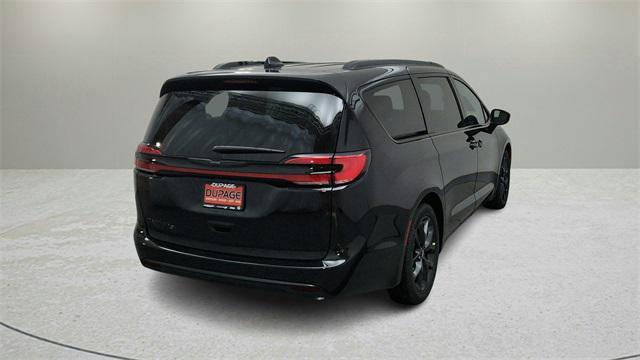 new 2024 Chrysler Pacifica car, priced at $39,298