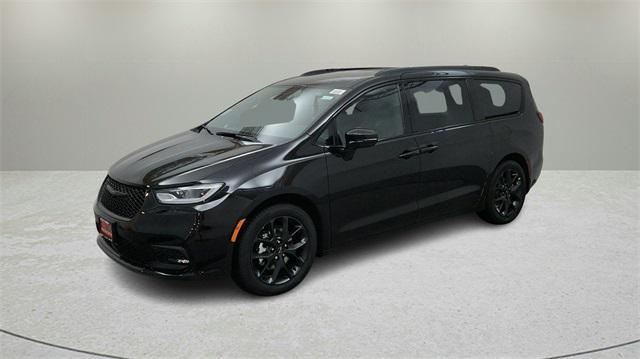 new 2024 Chrysler Pacifica car, priced at $39,298