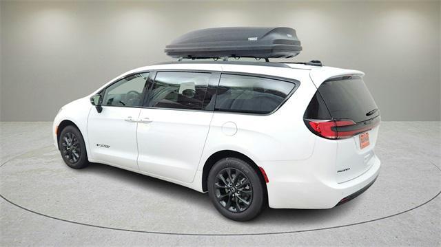 new 2025 Chrysler Pacifica car, priced at $39,645